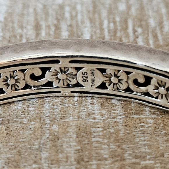 John Hardy JAI hammered sterling silver cuff bracelet - Picture 5 of 9